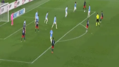 梁靖崑新加坡赛男单四强胜王楚钦，4-3晋级决赛